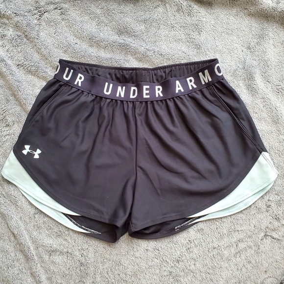 Under Armour Pants - UA women's workout shorts small under Armour black